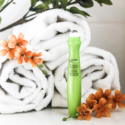 Garnier - SkinActive Clearly Brighter Anti-Puff Eye Roller | 15 mL